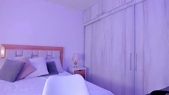 mia hank online show from 10-10-25, 11:44