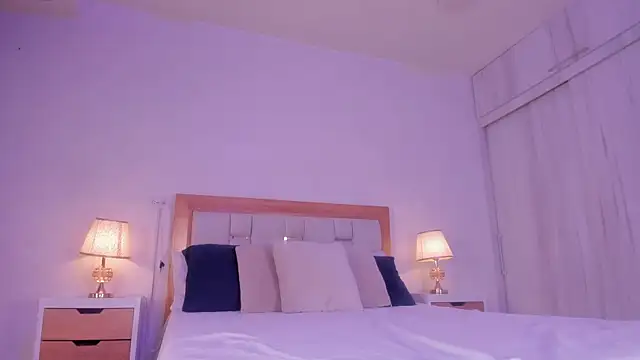 Snapshot of mia_hank chatting on 12-21-25, 11:45 mia hank online show from 12-21-25, 11:45