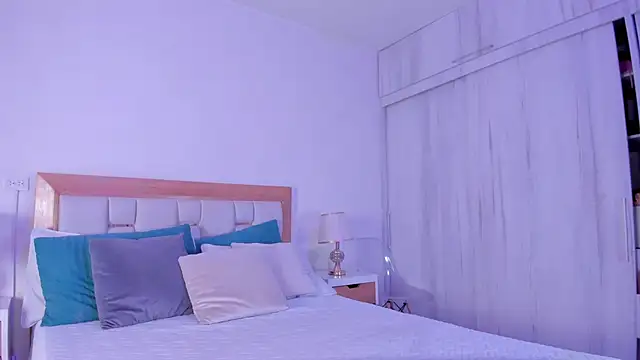 Snapshot of mia_hank chatting on 01-06-26, 11:47 mia hank online show from 01-06-26, 11:47