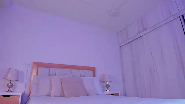 Snapshot of mia_hank chatting on 12-22-25, 11:43 mia hank online show from 12-22-25, 11:43