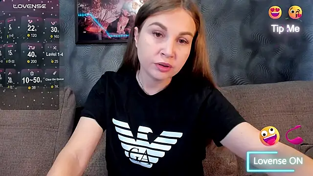 Snapshot of CassieMils chatting on 10-16-25, 05:27 CassieMils online show from 10-16-25, 05:27