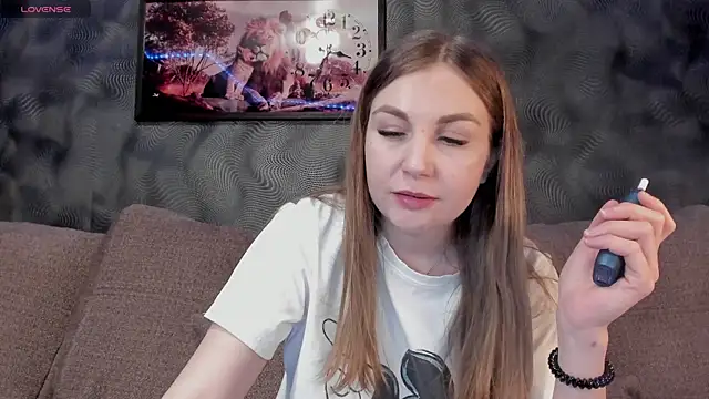 Snapshot of CassieMils chatting on 02-18-25, 12:39 CassieMils online show from 02-18-25, 12:39