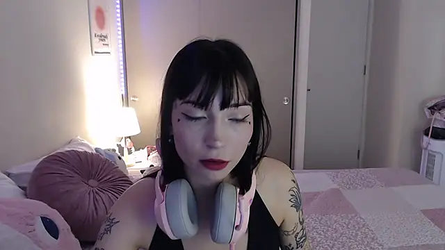 latinpetit online show from 03-15-25, 01:52