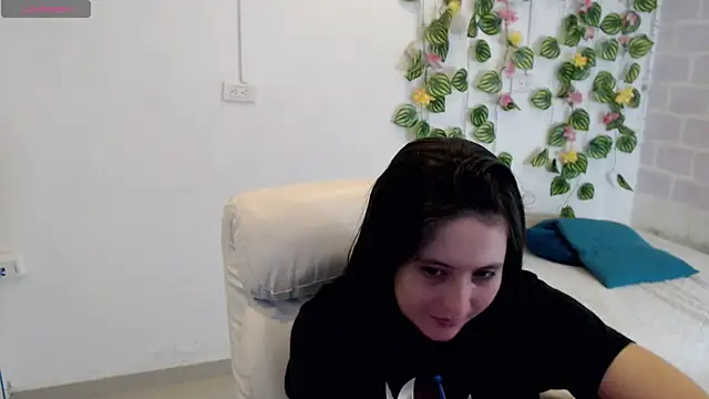 tania sweet   online show from 12-17-25, 04:12