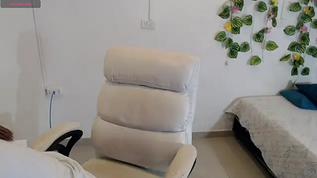 tania sweet   online show from 10-09-25, 03:23