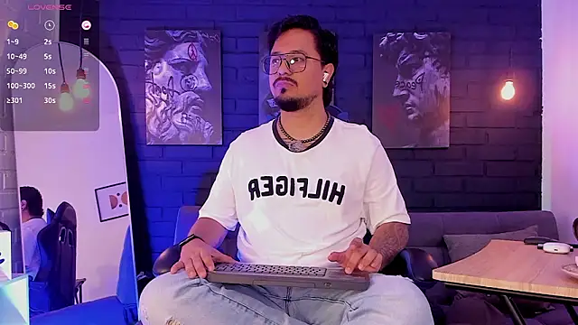 DaviidEvans  online show from 02-05-26, 01:51