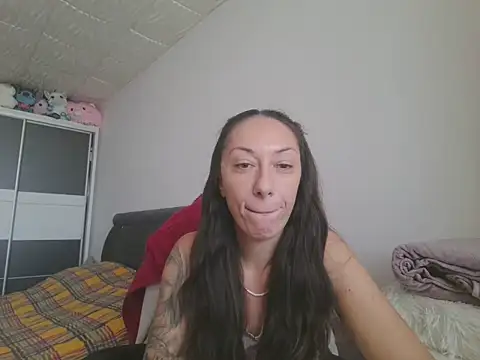 MeliEva online show from 10-21-25, 10:47