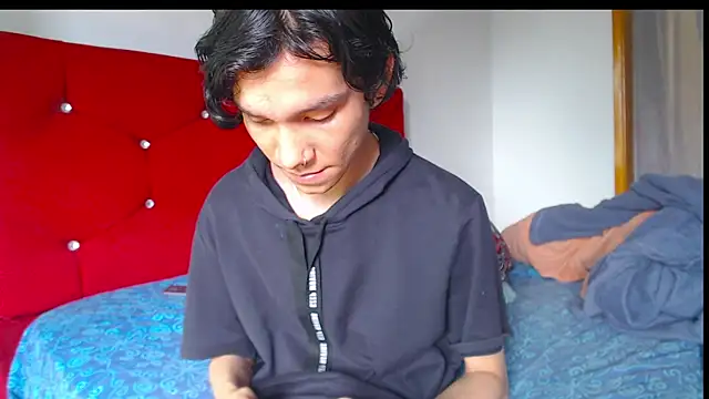 LAICK 01 online show from 05-13-26, 07:43