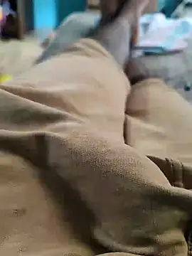 Snapshot of Arthu2r chatting on 12-14-24, 04:30 Arthu2r online show from 12-14-24, 04:30