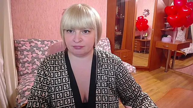 Snapshot of -MeowMeow chatting on 10-17-25, 02:52 -MeowMeow online show from 10-17-25, 02:52