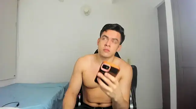 Snapshot of Lucian_Gomez_ chatting on 01-11-25, 03:55 Lucian Gomez  online show from 01-11-25, 03:55