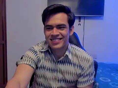 Snapshot of Lucian_Gomez_ chatting on 10-24-25, 10:20 Lucian Gomez  online show from 10-24-25, 10:20