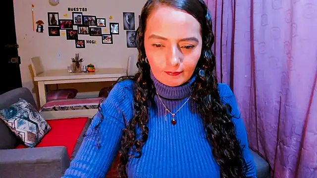 Snapshot of emma_luxy chatting on 03-31-26, 11:51 emma luxy online show from 03-31-26, 11:51