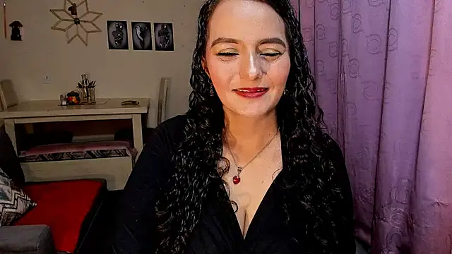 Snapshot of emma_luxy chatting on 04-12-26, 01:09 emma luxy online show from 04-12-26, 01:09