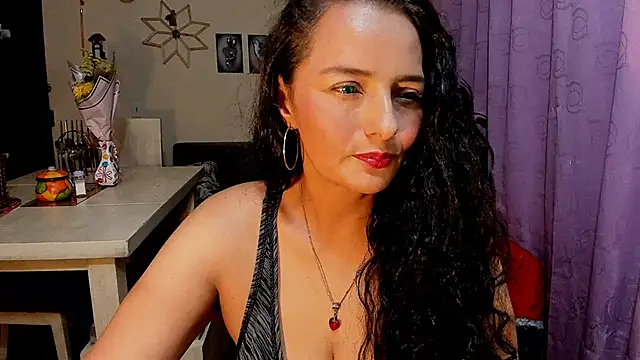 Snapshot of emma_luxy chatting on 05-14-26, 05:26 emma luxy online show from 05-14-26, 05:26