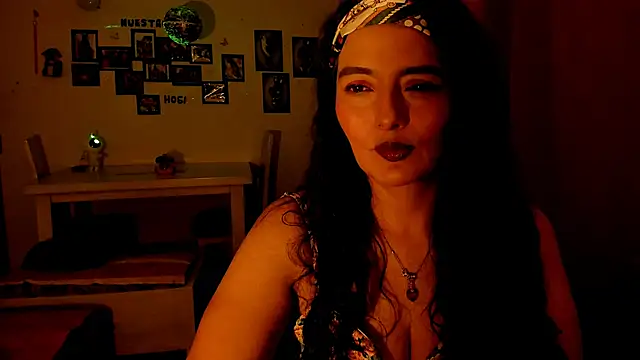 Snapshot of emma_luxy chatting on 04-04-26, 03:57 emma luxy online show from 04-04-26, 03:57