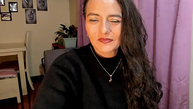 Snapshot of emma_luxy chatting on 04-02-26, 05:03 emma luxy online show from 04-02-26, 05:03