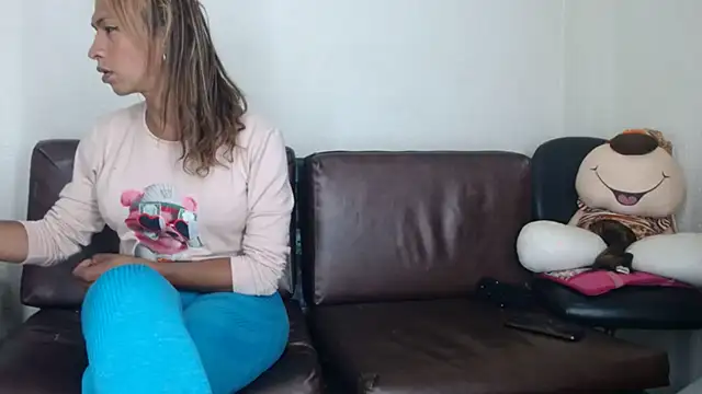 Courtney Valeria online show from 10-11-25, 06:42