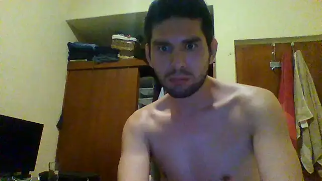 Snapshot of Tomthelong chatting on 10-31-25, 11:51 Tomthelong online show from 10-31-25, 11:51