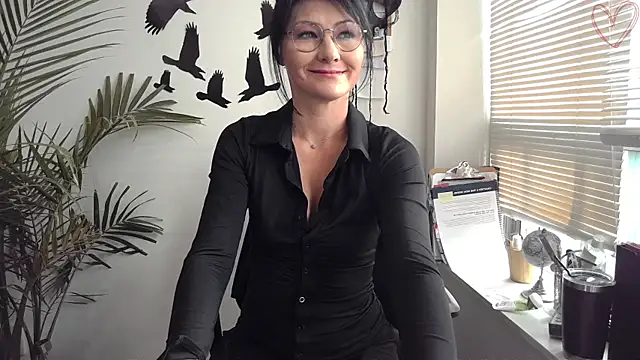 Snapshot of City_Kat chatting on 10-29-25, 02:05 City Kat online show from 10-29-25, 02:05