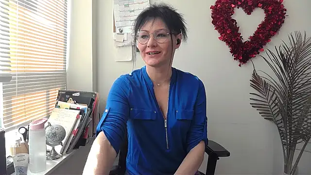 Snapshot of City_Kat chatting on 01-29-25, 04:08 City Kat online show from 01-29-25, 04:08