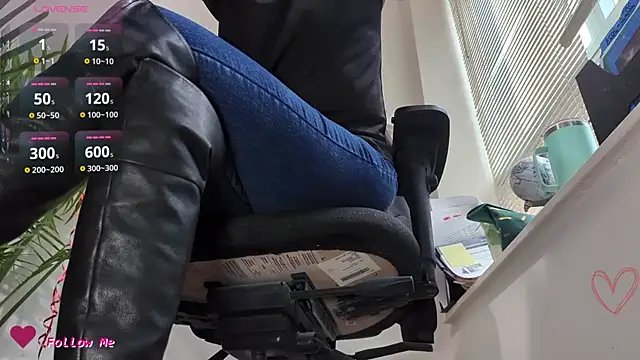 Snapshot of City_Kat chatting on 02-20-26, 06:32 City Kat online show from 02-20-26, 06:32