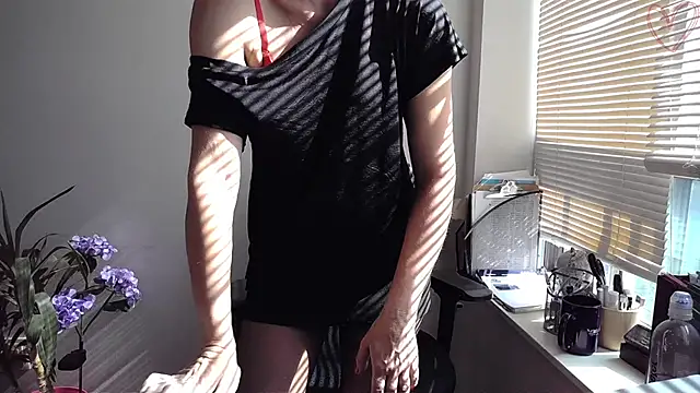Snapshot of City_Kat chatting on 09-10-25, 02:49 City Kat online show from 09-10-25, 02:49