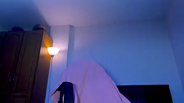 Snapshot of Eiden_allenx chatting on 05-31-26, 04:29 Eiden allenx online show from 05-31-26, 04:29
