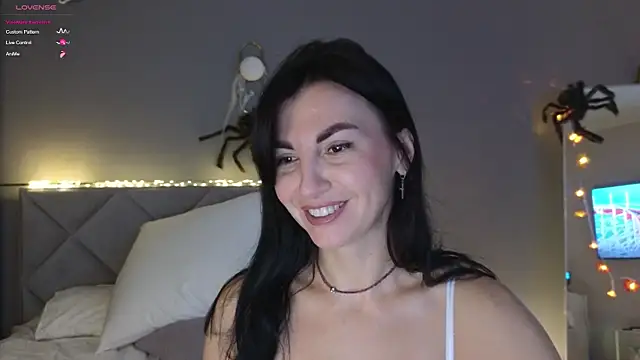 Mary love16 online show from 10-30-25, 08:01