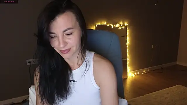 Snapshot of Mary_love16 chatting on 03-15-25, 06:10 Mary love16 online show from 03-15-25, 06:10
