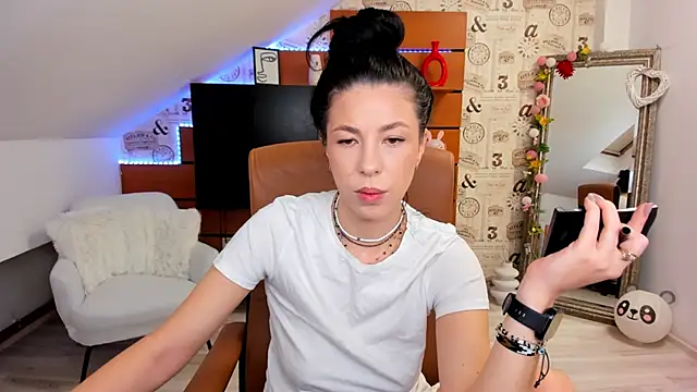 Snapshot of EmillyTaylor chatting on 09-23-25, 03:46 EmillyTaylor online show from 09-23-25, 03:46