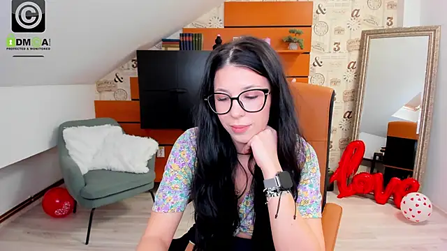 Snapshot of EmillyTaylor chatting on 02-25-25, 10:48 EmillyTaylor online show from 02-25-25, 10:48