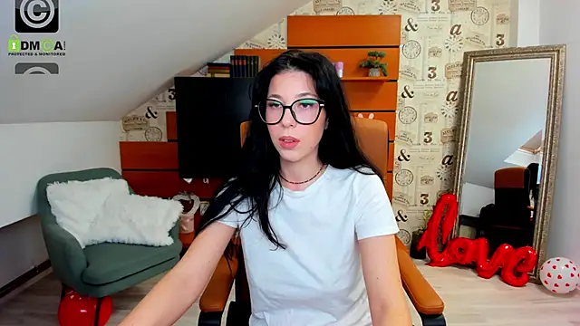 Snapshot of EmillyTaylor chatting on 02-27-25, 07:41 EmillyTaylor online show from 02-27-25, 07:41