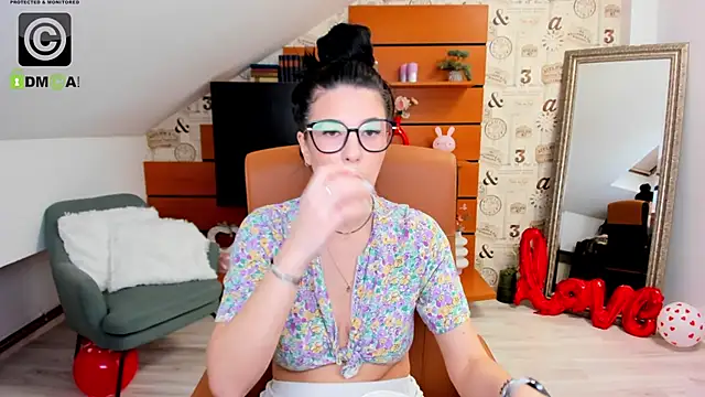 Snapshot of EmillyTaylor chatting on 03-01-25, 04:37 EmillyTaylor online show from 03-01-25, 04:37