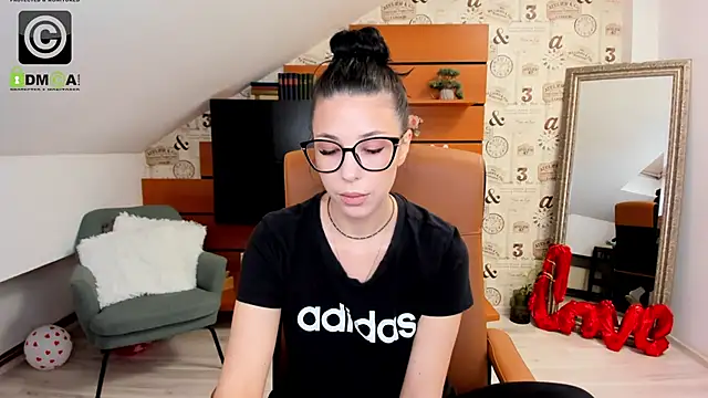 Snapshot of EmillyTaylor chatting on 03-22-25, 04:56 EmillyTaylor online show from 03-22-25, 04:56