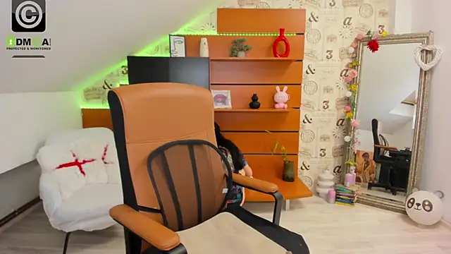 EmillyTaylor online show from 01-13-26, 04:49