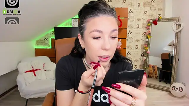 EmillyTaylor online show from 12-18-25, 04:50