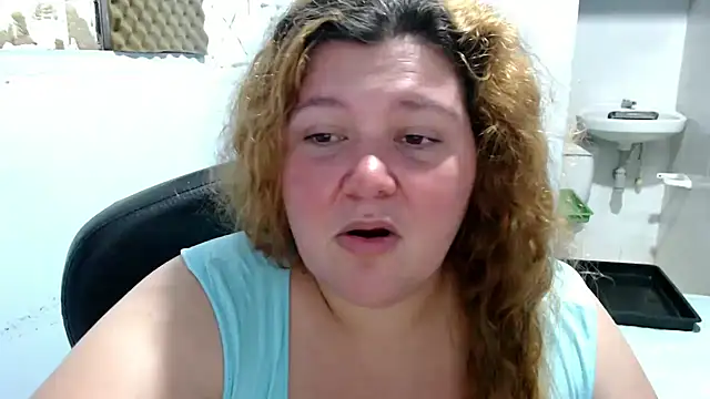 Snapshot of squirt322bbw chatting on 05-18-26, 04:07 squirt322bbw online show from 05-18-26, 04:07