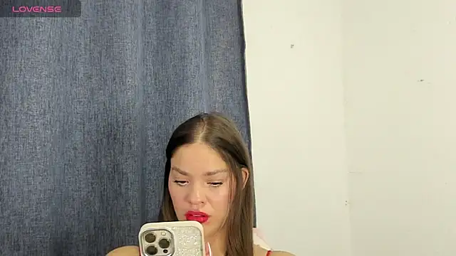 Snapshot of zoe69x chatting on 02-18-25, 02:49 zoe69x online show from 02-18-25, 02:49