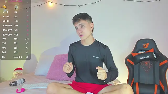 Snapshot of DustinLevine chatting on 12-03-24, 06:33 DustinLevine online show from 12-03-24, 06:33