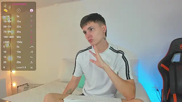 Snapshot of DustinLevine chatting on 02-25-25, 12:36 DustinLevine online show from 02-25-25, 12:36