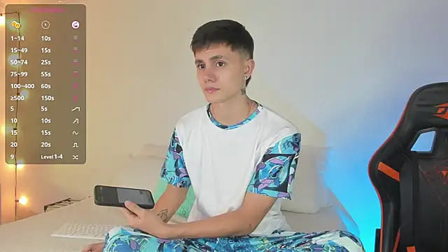 Snapshot of DustinLevine chatting on 02-06-25, 02:22 DustinLevine online show from 02-06-25, 02:22