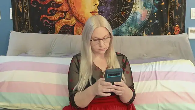 Snapshot of SaraBearXo chatting on 09-11-25, 01:11 SaraBearXo online show from 09-11-25, 01:11