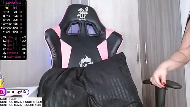 Snapshot of emilyn_grey1 chatting on 09-22-25, 04:57 emilyn grey1 online show from 09-22-25, 04:57