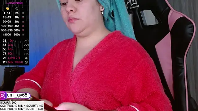 Snapshot of emilyn_grey1 chatting on 10-14-25, 03:45 emilyn grey1 online show from 10-14-25, 03:45