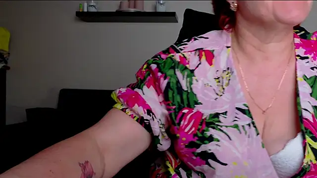 JoannaAndNeighbour online show from 06-11-26, 08:55