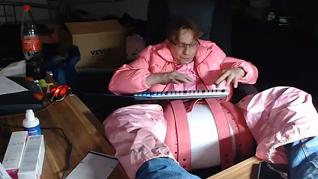 Fem-Boy40 online show from 06-08-26, 12:38