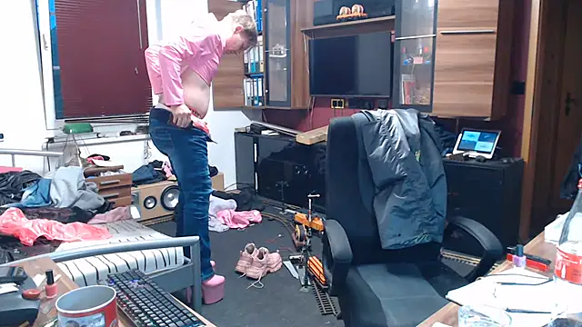 Fem-Boy40 online show from 05-31-26, 07:36