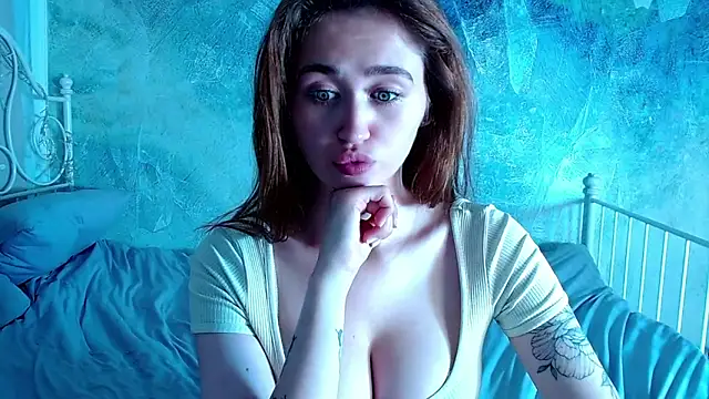 Snapshot of millllina chatting on 09-19-25, 01:04 millllina online show from 09-19-25, 01:04