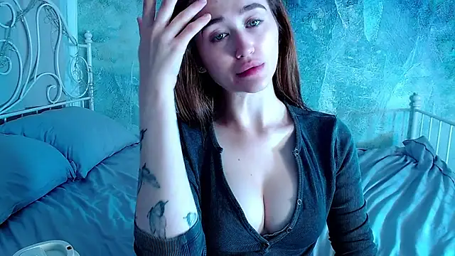 Snapshot of millllina chatting on 10-18-25, 01:07 millllina online show from 10-18-25, 01:07